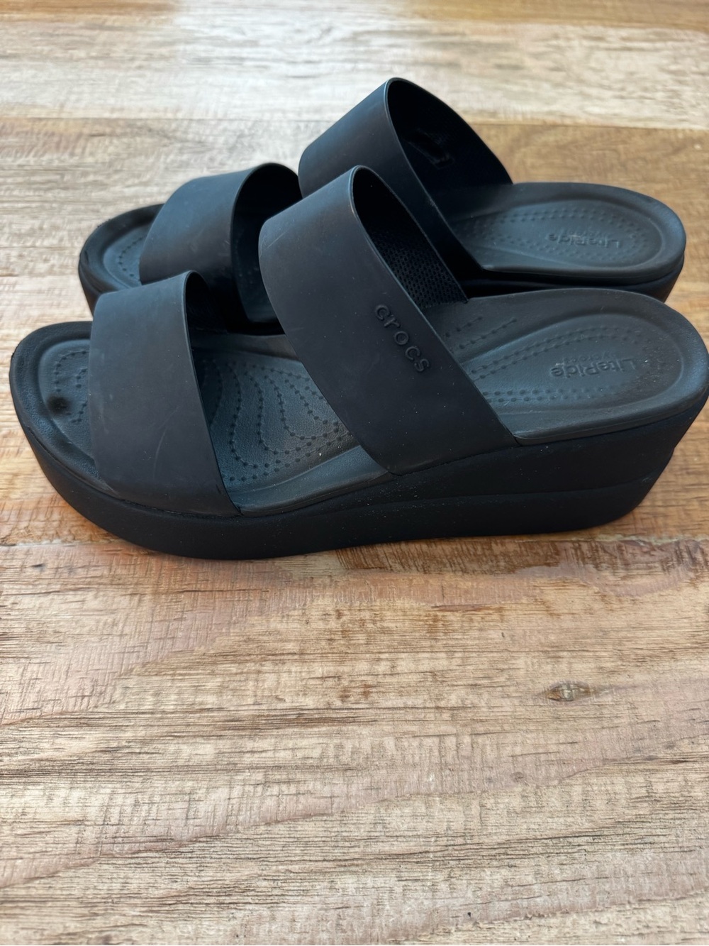 CROCS Brooklyn Low Wedge Black Sandals LiteRide Cushion size 10 - Picture 4 of 9
